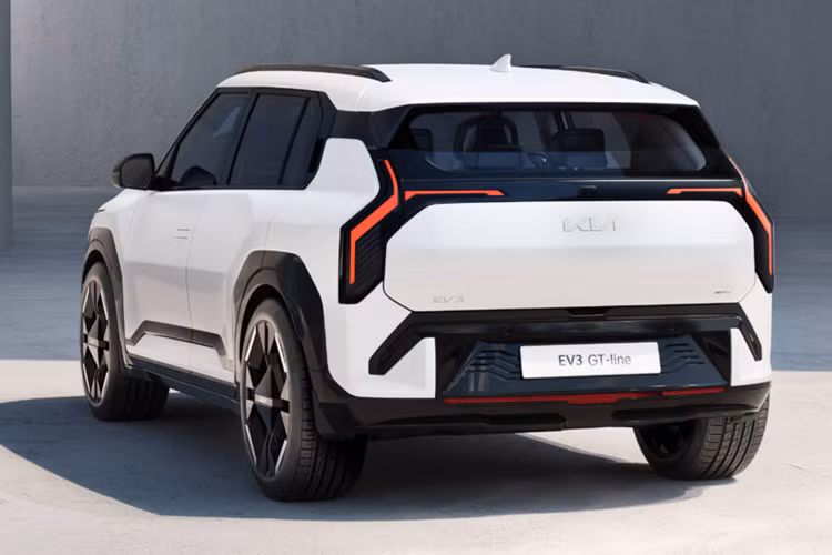 Kia EV3 sẽ ra mắt tại thị trường quê nhà Hàn Quốc vào tháng 7 này, sau đó là ra mắt tại Châu Âu và Vương quốc Anh vào nửa cuối năm 2024.