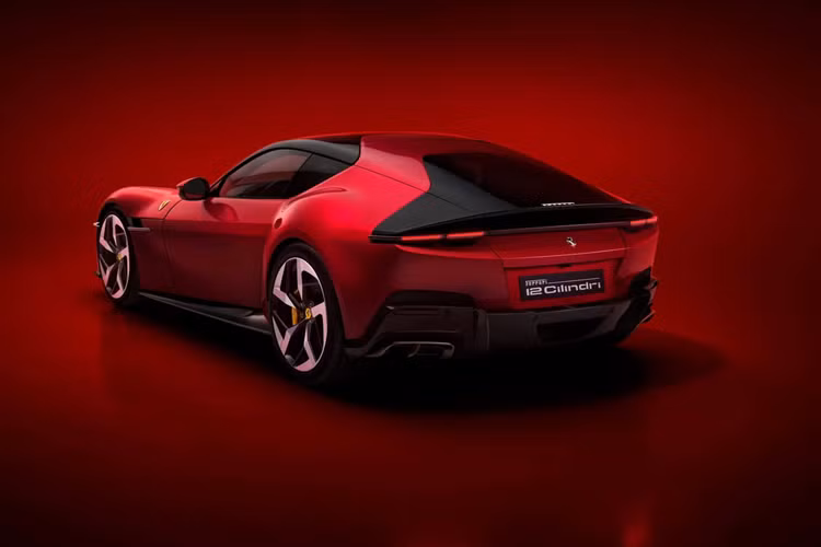 Ngoài ra, khách hàng cũng có thể lựa chọn tùy chọn trang bị hệ thống âm thanh Burmester 15 loa cho xe của mình.