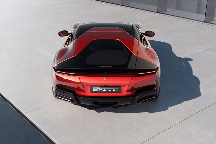 Ngoài ra xe còn có hệ thống lái bốn bánh độc lập thông minh, có thể điều khiển các lốp sau theo hướng ngược nhau. Xe được trang bị bộ lốp thể thao có thông số 275/35ZR21 ở phía trước và 315/35ZR21 ở phía sau.