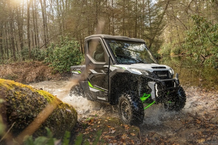 Kawasaki Motors là hãng xe chuyên sản xuất và phân phối những mẫu xe môtô nổi tiếng. Tuy nhiên, trong tương lai, hãng xe Nhật kỳ vọng có thể mở rộng dải sản phẩm, phủ sóng hình ảnh của mình trên thị trường xe địa hình bốn bánh.