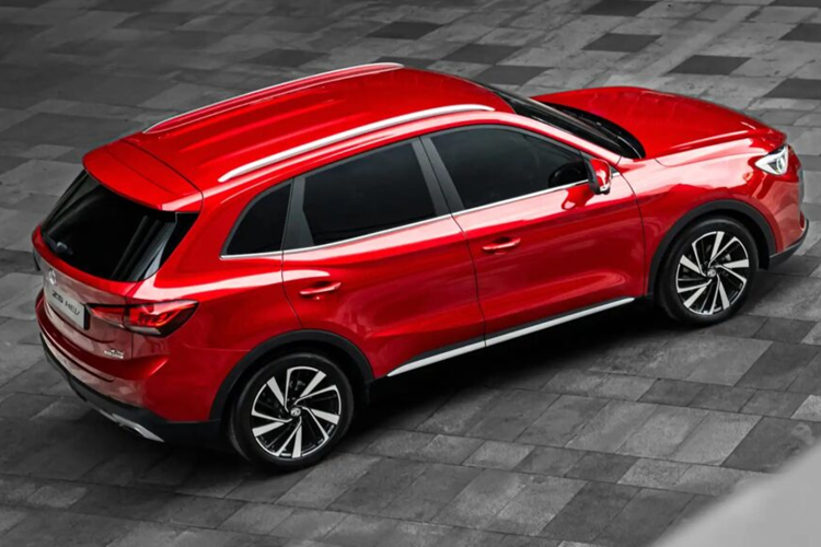 Mức giá xe MG ZS 2025 chưa được tiết lộ, tuy nhiên khởi điểm 27.000 AUD (tương đương 455 triệu đồng), mức giá này cao hơn thế hệ trước. Tại châu Âu, ZS mới là mẫu SUV có giá rẻ nhất thị trường Anh từ 23,900 USD (tương đương 590 triệu đồng), riêng ZS Hybrid sẽ cao hơn đáng kể.