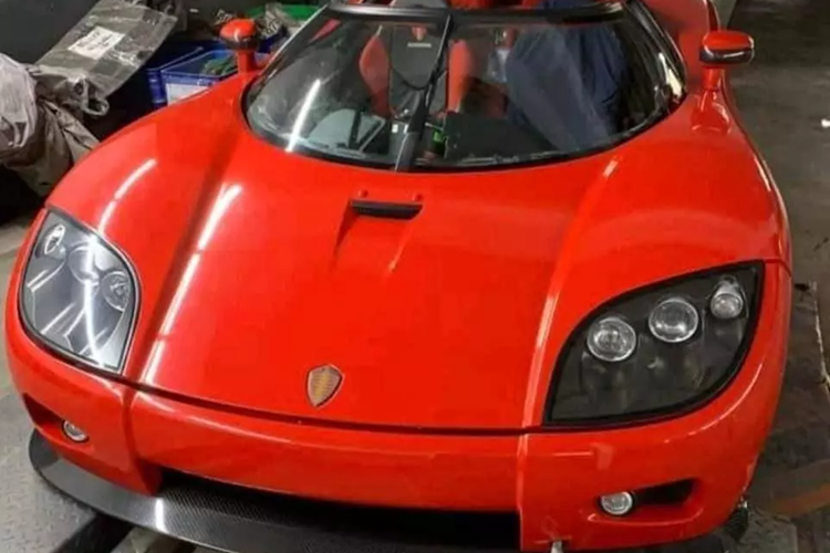 Điều này nghe có vẻ đúng vì năm 2020, khi chúng tôi tra cứu trên trang của đại lý Al Ain Class Motors ở Dubai về chiếc xe Koenigsegg CCX đã trong trạng thái đã bán, nên khả năng xe nhập về nước năm 2020 là rất khó.