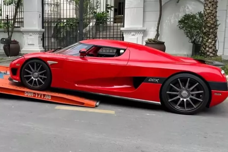 Nếu 2018 là năm chính xác, có thể thấy thời gian chiếc xe Koenigsegg CCX này ẩn mình để ra biển số tận 6 năm, 1 kỷ lục vô cùng ấn tượng cho 1 chiếc siêu xe. Ngay cả khi đã có biển, và hoàn thành các thủ tục đăng kiểm, chủ xe Koenigsegg CCX cũng sẽ không vội mang nó ra đường.