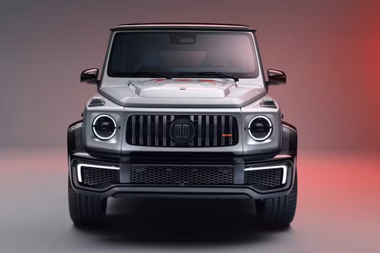 Khi những chiếc xe này được giao đến tay những vị khách hàng đầu tiên vào năm 2025 thì cũng sẽ là thời khắc tròn 60 năm ngày diễn ra cuộc đua huyền thoại này. Hãng độ xe đến từ Đức HOF đã tiến hành nâng cấp khối động cơ V8 tăng áp kép 4 lít lên đúng 722 mã lực thay vì 585 mã lực ban đầu.