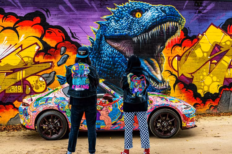 Mazda MX-5 Kabuki Town mui trần được trang bị hệ truyền động Skyactiv-G 2.0 lít, đây là tùy chọn duy nhất có tại Hoa Kỳ nhưng không còn được cung cấp tại châu Âu do các quy định về khí thải. Động cơ bốn xi-lanh tạo ra công suất 181 mã lực và mô-men xoắn 151 lb-ft (205 Nm), truyền công suất đến bánh sau thông qua hộp số sàn sáu cấp và bộ vi sai chống trượt giới hạn.