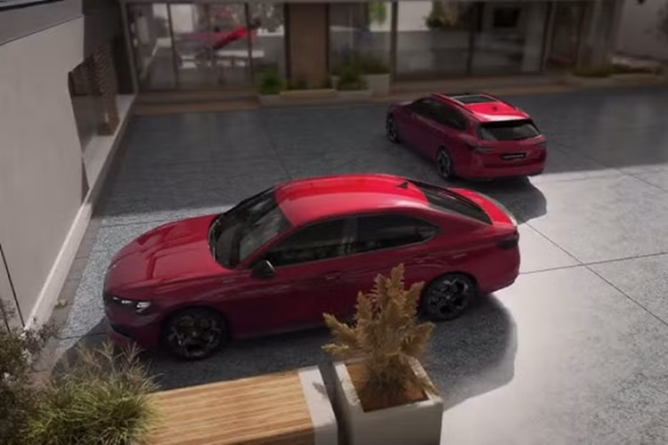 Những ai mong muốn một chiếc Skoda Superb mạnh mẽ hơn nữa có lẽ cần chờ thêm, khi mà hiện nay có tin đồn rằng hãng xe Cộng hòa Séc đang phát triển phiên bản hiệu năng cao thực thụ, tạm gọi là Superb RS, dùng hệ truyền động hybrid sạc điện PHEV.