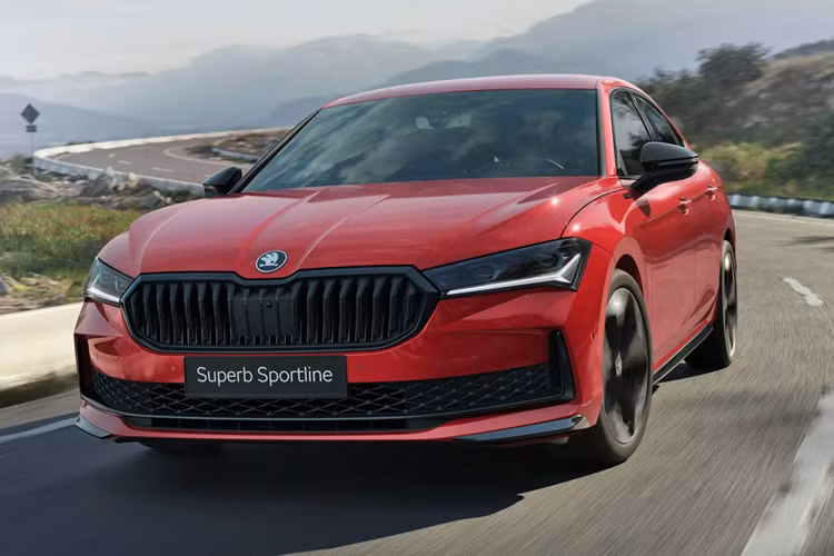 Đến nay, hãng xe Cộng hòa Séc tiếp tục cho ra mắt các phiên bản mang phong cách thể thao hơn dành cho Superb với tên Skoda Superb Sportline 2025 thể thao. Điều tương tự đang được Skoda cho thực hiện với hầu hết các sản phẩm khác trong danh mục của họ, song song với những phiên bản Laurin &amp; Klement có thiên hướng sang trọng.