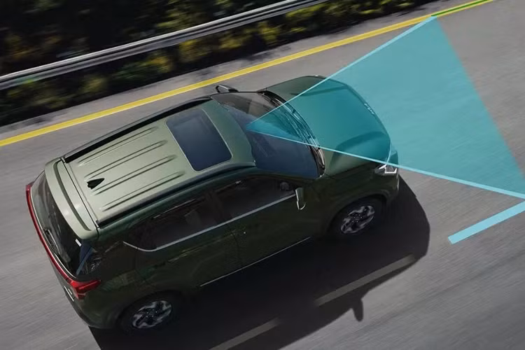 Trong khi đó, xe tại Trung Quốc được trang bị động cơ xăng 4 xi-lanh, hút khí tự nhiên, dung tích 1.5L, cho công suất tối đa 84,7 kW (khoảng 115 mã lực). Động cơ đi kèm với hộp số tự động biến thiên vô cấp CVT.