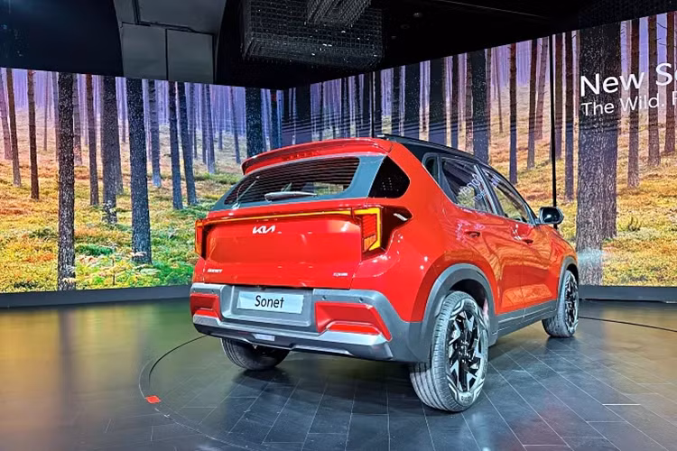 Hỗ trợ giới hạn tốc độ thông minh, hỗ trợ đèn pha, cảnh báo người lái mất tập trung, 6 túi khí, hệ thống cân bằng điện tử, camera lùi, cảm biến hỗ trợ đỗ xe phía trước/sau, hỗ trợ khởi hành ngang dốc, hỗ trợ xuống dốc và cảnh báo áp suất lốp. Chưa rõ mẫu SUV hạng A này dùng động cơ nào ở thị trường Philippines.