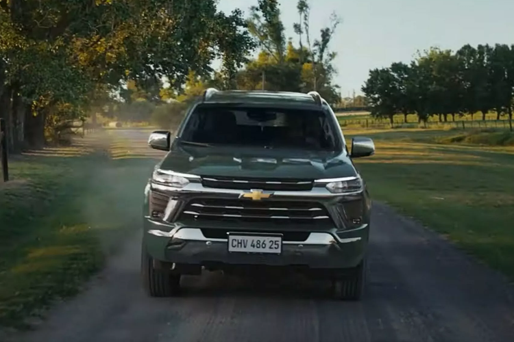 Mức giá xe Chevrolet Trailblazer 2025 chưa công bố, xe sẽ được sản xuất tại nhà máy São José dos Campos của General Motors ở Brazil và dự kiến sẽ có mặt tại các đại lý địa phương vào tháng 5/2024.