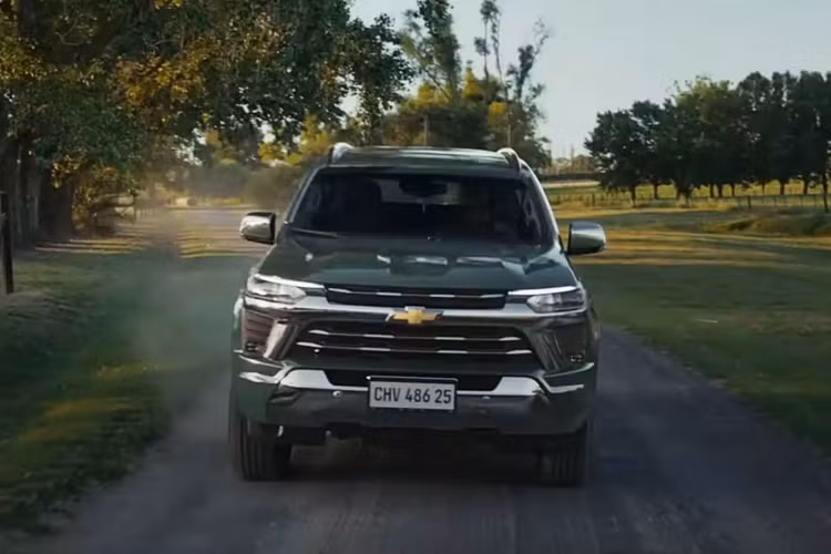 Mức giá xe Chevrolet Trailblazer 2025 chưa công bố, xe sẽ được sản xuất tại nhà máy São José dos Campos của General Motors ở Brazil và dự kiến sẽ có mặt tại các đại lý địa phương vào tháng 5/2024.