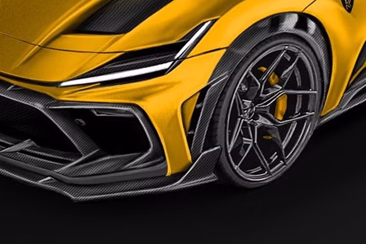 Ở phía sau, mẫu xe sở hữu bộ khuếch tán mới có thiết kế lớn hơn, tăng lực ép tốt hơn cho xe. Mẫu xe cũng được nâng cấp thêm với các hốc gió trên cản sau cũng như phần vè ốp sau. Ngoài ra, Purosangue còn được trang bị cánh gió lớn hơn ở trên kính sau xe cũng như một cánh gió trên phần đèn hậu của xe.