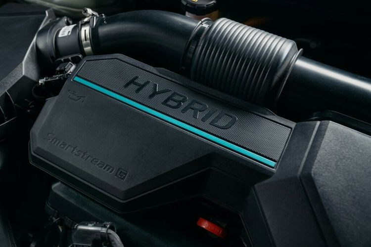 Không chỉ vậy, mẫu xe này còn sở hữu khả năng tiết kiệm nhiên liệu khá ấn tượng, với chỉ 4,9L/100 km đường hỗn hợp. Tại thị trường Úc, Kia Sportage HEV 2024 được phân phối với 2 phiên bản.