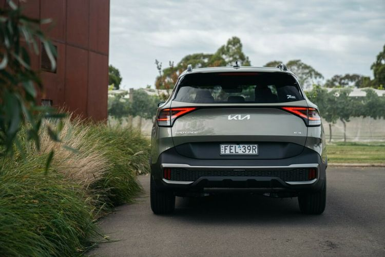 “Chúng tôi dự đoán doanh số của bản HEV sẽ vào khoảng 300 chiếc mỗi tháng, tương đương 20% tổng doanh số của Kia Sportage. Sportage HEV là một bước tiến vững chắc trong điện khí hóa của Kia tại Úc”.