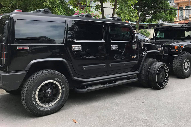 Hummer H2 được mệnh danh là 1 trong những chiếc xe SUV "uống xăng như nước lã", cụ thể, các phiên bản xe từ năm 2002 đến 2009 có mức tiêu thụ nhiên liệu thấp nhất là 22 lít/100 km, cao nhất lên đến 26 lít/km.