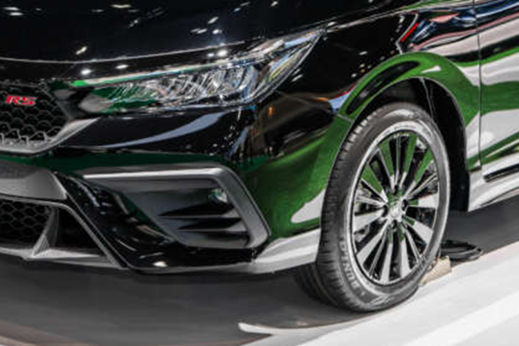 Honda City hatchback 2024 được trang bị tiêu chuẩn hệ thống Honda Sensing, với bộ hỗ trợ người lái bao gồm hệ thống phanh giảm thiểu va chạm, hỗ trợ giữ làn đường, hệ thống giảm thiểu chệch làn đường