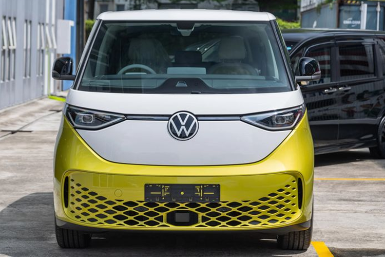 Mẫu xe minivan điện Volkswagen ID. Buzz có thiết kế mang phong cách hoài cổ, lấy cảm hứng từ chiếc Microbus mang tính biểu tượng của hãng xe Đức. Mẫu xe này có chiều dài 4.712 mm, rộng 1.985 mm, cao 1.927 mm và có chiều dài cơ sở 2.989 mm.
