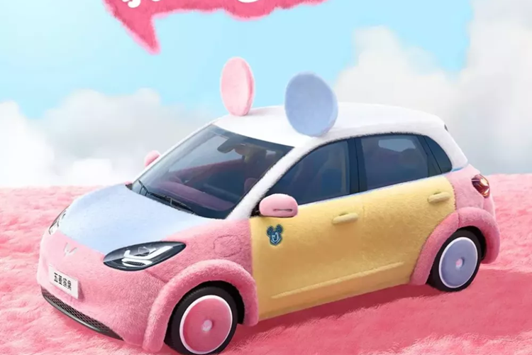 Mới đây, bức ảnh chính thức của Wuling Bingo Mickey 2024 mới đã chính thức được tung ra, khá thú vị là lần này chiếc xe mới mang đến một tác động thị giác rất mạnh mẽ, vì nó kết hợp nhiều yếu tố vào thiết kế và nội thất, so với các bản Mickey trước chỉ tập trung vào màu sắc ngoại thất.