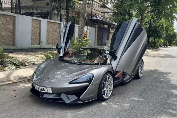 Mới đây, chiếc siêu xe McLaren 570S này đã được rao bán công khai trên mạng xã hội, theo đó, xe sản xuất từ năm 2015, mang màu xám xi măng, và đã chạy được hơn 30.000 km.