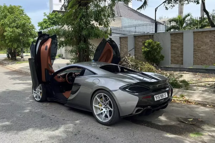 Siêu xe McLaren 570S được trang bị 3 chế độ lái bao gồm bình thường, thể thao và chế độ đua. Hiện mức giá xe McLaren 570S đã qua sử dụng này đang thách cưới lên đến trên 8 tỷ đồng.