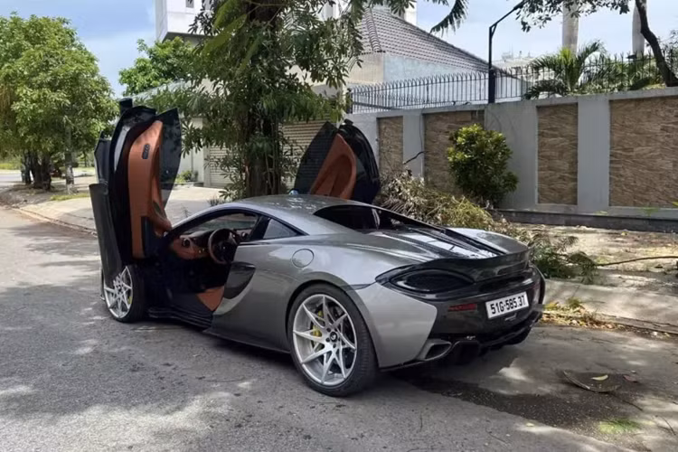 Siêu xe McLaren 570S được trang bị 3 chế độ lái bao gồm bình thường, thể thao và chế độ đua. Hiện mức giá xe McLaren 570S đã qua sử dụng này đang thách cưới lên đến trên 8 tỷ đồng.