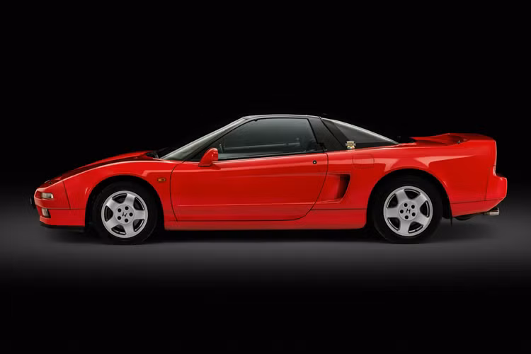 Nếu tính giá quy đổi, giá xe Acura NSX 1991 sẽ có giá khoảng 622.000 USD (hơn 14,2 tỷ đồng) theo tỷ giá hiện tại, cao hơn nhiều so với mức giá hiện tại dành cho những chiếc NSX khác có ODO thấp đang được bán ra trên thị trường.