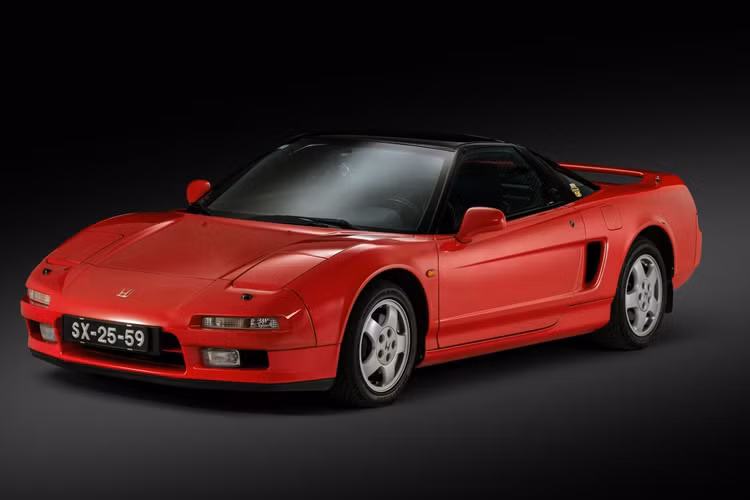 Honda từng gửi cho tay đua Aryton Senna mẫu xe Acura NSX thành phẩm này như một món quà nhằm kỷ niệm sự hợp tác giữa hai thương hiệu.