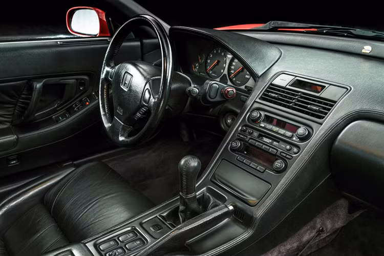 Tài liệu trong thư viện ảnh cho biết chiếc xe ban đầu được gửi đến Bồ Đào Nha để Senna sử dụng cho mục đích cá nhân. Và ở chính nơi này, tay đua Senna đã bán lại cho một người tên là Robert McFagan.