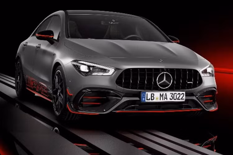 Xe được trang bị khối động cơ 4 xi-lanh 2.0 lít tăng áp kép, sản sinh công suất 416 mã lực và mô-men xoắn cực đại 500 Nm. Xe cũng được trang bị với hộp số ly hợp kép tám cấp và hệ dẫn động bốn bánh AMG Performance 4MATIC+ tiêu chuẩn.