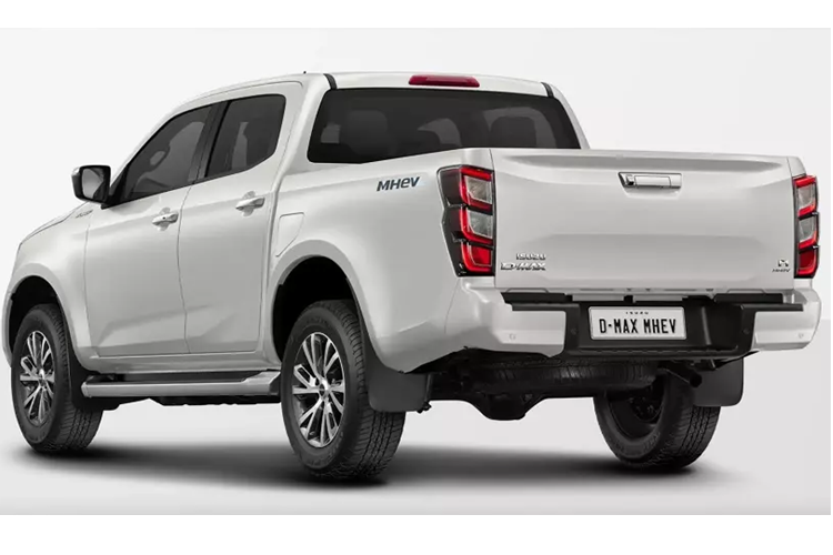 Isuzu D-Max Hi-Lander 1.9 MHEV được trang bị động cơ diesel VGS 4 xi-lanh, tăng áp, dung tích 1.9L như các bản còn lại, kết hợp với mô-tơ điện nhỏ. Động cơ cho công suất tối đa 150 mã lực và mô-men xoắn cực đại 350 Nm. Toàn bộ sức mạnh này được truyền tới bánh thông qua hộp số tự động 6 cấp.