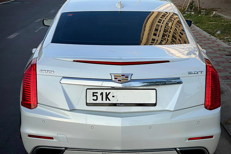 Theo tìm hiểu, giá xe Cadillac CTS 2016 khi về Việt Nam thời điểm đó được chào bán mức khoảng 3 tỷ đồng. Chiếc xe được nhập khẩu từ Mỹ thông qua một đại lý tư nhân. Như vậy, sau nhiều năm lăn bánh, chiếc xe này giảm giá khoảng hơn một nửa so với giá mới. 