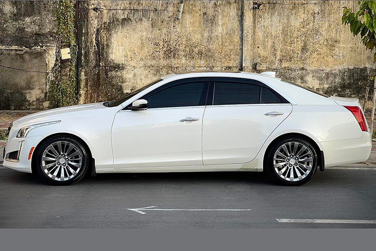 Mới đây, một chiếc Cadillac CTS đời 2016 đã thu hút sự chú ý đặc biệt của cộng đồng mạng khi được rao bán với mức giá chỉ 1,45 tỷ đồng. Theo thông tin từ người bán, xe có số ODO mới chỉ hơn 26.000 km.