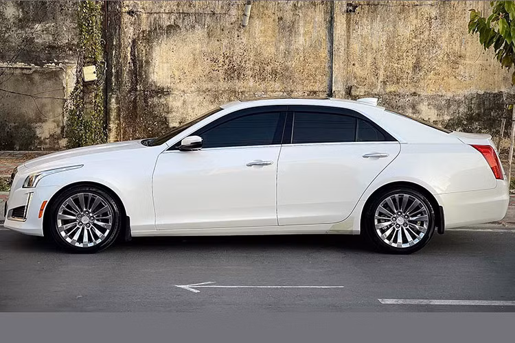 Mới đây, một chiếc Cadillac CTS đời 2016 đã thu hút sự chú ý đặc biệt của cộng đồng mạng khi được rao bán với mức giá chỉ 1,45 tỷ đồng. Theo thông tin từ người bán, xe có số ODO mới chỉ hơn 26.000 km.