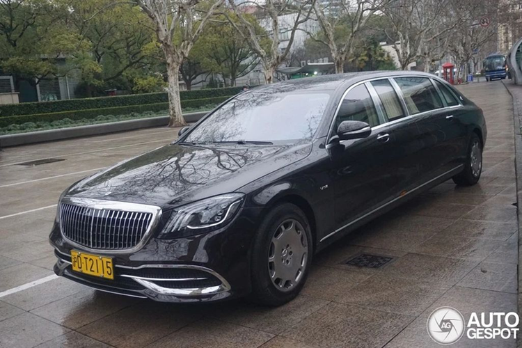 Mới đây, nhà sáng lập thương hiệu siêu xe hàng đầu thế giới - ông trùm thương hiệu Pagani là Horacio Pagani đã có chuyến công du tới Thượng Hải, Trung Quốc. Một số hình ảnh được chia sẻ lên mạng xã hội cho thấy, ông Horacio Pagani khi đến đất nước tỷ dân được đưa đón bằng mẫu limousine cao cấp nhất của Mercedes-Maybach là S680 Pullman.