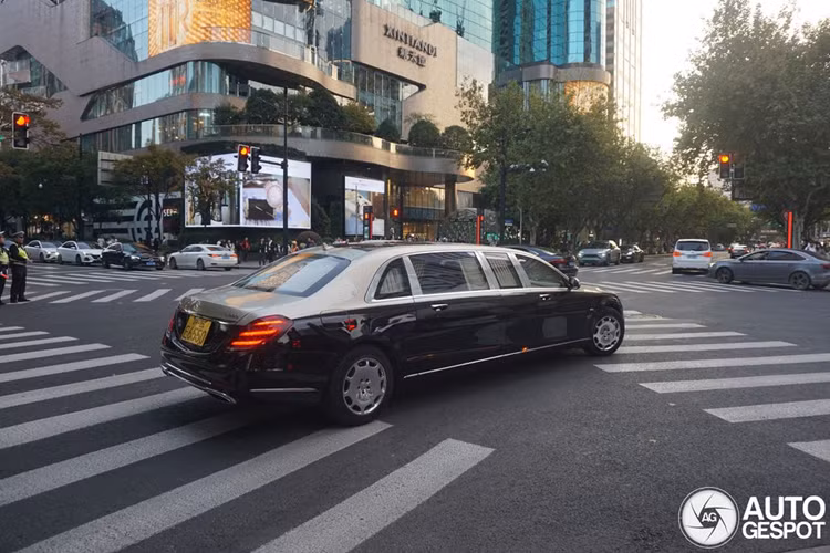 Cung cấp sức mạnh cho Mercedes-Maybach S 680 Pullman chở ông Horacio Pagani là động cơ V8 Biturbo dung tích 6.0L, công suất tối đa 630 mã lực và mô-men xoắn cực đại 1.000 Nm.