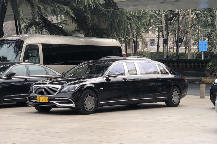 Theo tìm hiểu tại thị trường tỷ dân, mức giá xe Mercedes-Maybach S680 Pullman lên đến 10 triệu NDT và chỉ có 26 xe. Về thiết kế, Mercedes-Maybach S680 Pullman vẫn mang “ngoại hình” tương tự S680 tại Trung Quốc.