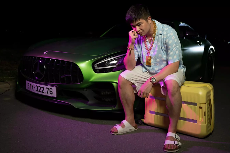 Mercedes GT R màu sơn xanh lá AMG Green Hell Magno được lấy cảm hứng từ đường đua Nurburgring có giá chính hãng 11,59 tỷ đồng. Tuy nhiên, chiếc xe của Mr Pips Phó Đức Nam có thể có giá cao hơn do nhập khẩu tư nhân. Ảnh: Facebook Phó Đức Nam