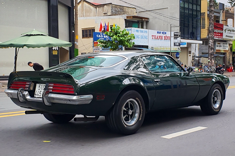 So với các dòng xe khác như Ford Mustang, số lượng Pontiac Firebird tại Việt Nam vô cùng hiếm hoi. Điều này khiến chiếc Firebird trở thành một "viên ngọc quý" trong bộ sưu tập xe triệu đô của doanh nhân Đặng Lê Nguyên Vũ.