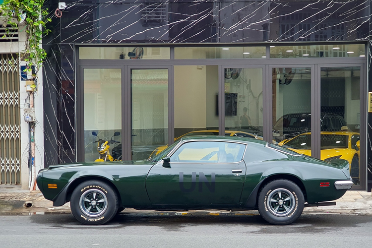 Tuy nhiên, cuộc khủng hoảng kinh tế toàn cầu 1929 - 1933 đã khiến GM phải đưa ra quyết định dừng hoạt động Oakland và chỉ giữ lại Pontiac, với hy vọng đây sẽ là dòng xe phục hồi cho thị trường sau khủng hoảng.