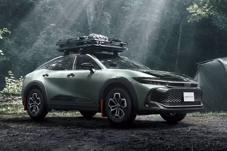 Phiên bản Toyota Crown Crossover Landscape 2024 mới này được phát triển dựa trên Crown thông thường cùng hàng loạt trang bị Off-road giúp tăng khả năng vượt địa hình của xe, đồng thời đem đến cho người dùng một sự lựa chọn khác biệt.