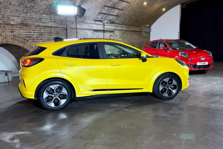 Puma Gen-E đang được sản xuất tại nhà máy Ford Otosan ở Craiova, Romania, mặc dù các bộ truyền động điện đang được vận chuyển từ Halewood, Vương quốc Anh. Ford đã bắt đầu nhận đơn đặt hàng, với thời gian giao hàng dự kiến bắt đầu vào mùa xuân năm 2025.