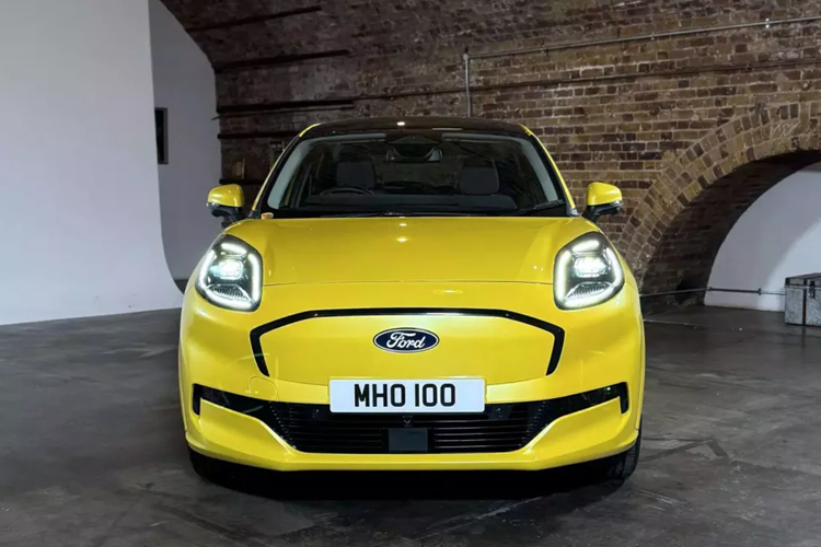 Với sức mạnh ở cấp độ ST, phạm vi hoạt động 376 km cũng như nội thất được cải tiến, Ford Puma Gen-E 2025 mới đang bước vào cuộc đua xe EV cỡ nhỏ với Stellantis và Renault 4. Puma Gen-E dựa trên Fiesta chạy bằng một động cơ điện duy nhất gắn trên trục trước, tạo ra công suất 166 mã lực và mô-men xoắn 290 Nm.