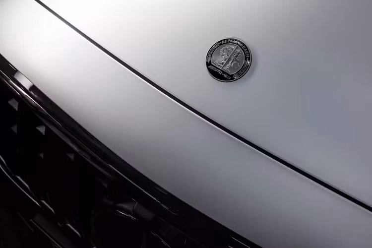 Phiên bản cao cấp nhất chính là phiên bản Pinnacle có giá khởi điểm là 92.150 Đô. Xe có màn hình hiển thị trên kính chắn gió, hệ thống kiểm soát khí hậu bốn vùng và Trợ lý nội thất MBUX.