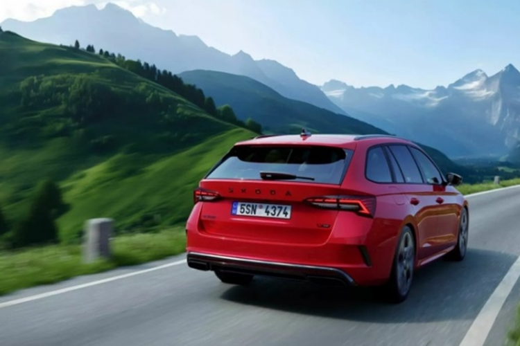 Về trang bị an toàn, Skoda Octavia 2024 được bổ sung hệ thống hỗ trợ lái ADAS mới nhất, bao gồm các tính năng như: hỗ trợ đỗ xe từ xa sẽ sớm có sẵn cùng với một trợ lý giọng nói AI dựa trên Chat GPT. Mức giá xe Skoda Octavia 2024 hiện chưa được công bố.