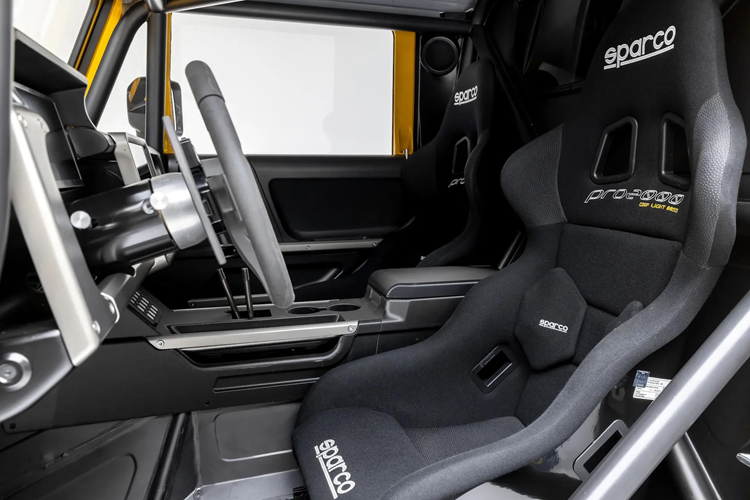 Nhà sản xuất cho biết, ý tưởng ban đầu về SV Rover là một chiếc xe đua trên sa mạc Baja, nhưng sau đó họ chuyển hướng sang phong cách siêu xe đường phố với 2 chỗ ngồi.