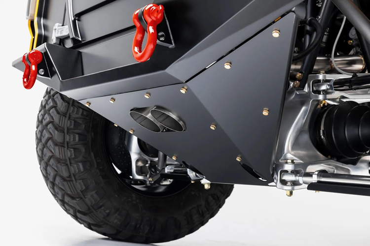 Người lái cũng có thể chuyển về chế độ một cầu để tiết kiệm nhiên liệu. Ngoài ra còn chế độ đánh lái 4 bánh để tiện di chuyển trong không gian hẹp. Chiếc SV Rover đầu tiên được hoàn thiện đã được trưng bày trong khuôn khổ giải đua xe trên băng quốc tế FAT ở Aspen, Colorado, Mỹ.