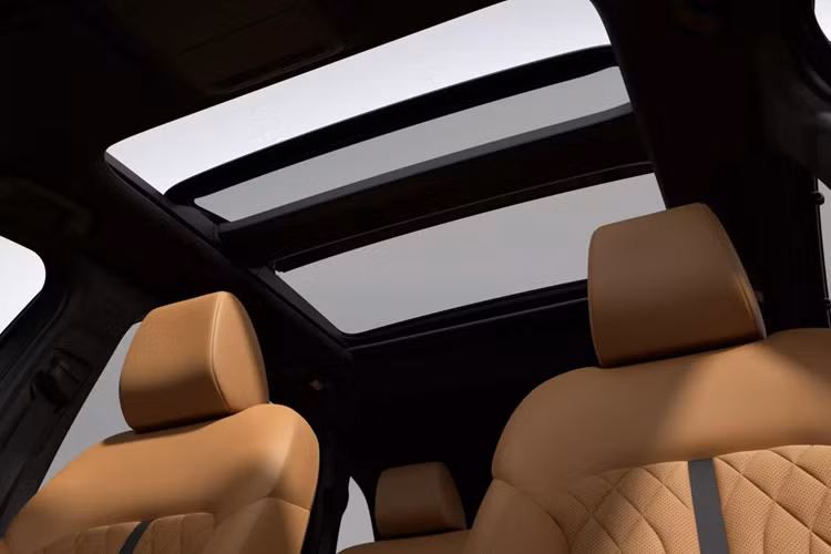 Các hệ thống an toàn được bổ sung thêm tính năng Hỗ trợ điểm mù, Nhận dạng biển báo giao thông và cảm biến đỗ xe trước/sau. Bản này còn có Hệ thống giảm va chạm thứ cấp và Hệ thống hỗ trợ người lái không phản hồi, có thể phát hiện người lái xe mất khả năng lao động và tự động dừng xe.