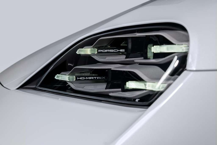 Điều này cho phép chúng tôi tự động tận hưởng những trải nghiệm thú vị và tạo ra nhiều kết nối tuyệt vời hơn. Tại Porsche Việt Nam, chúng tôi tin rằng Taycan mới sẽ tiếp tục là mẫu xe thể thao nhất trong phân khúc xe điện,” theo ông Andreas Klingler - Tổng Giám đốc Porsche Việt Nam. 