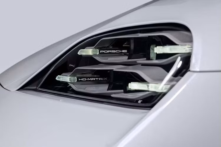 Điều này cho phép chúng tôi tự động tận hưởng những trải nghiệm thú vị và tạo ra nhiều kết nối tuyệt vời hơn. Tại Porsche Việt Nam, chúng tôi tin rằng Taycan mới sẽ tiếp tục là mẫu xe thể thao nhất trong phân khúc xe điện,” theo ông Andreas Klingler - Tổng Giám đốc Porsche Việt Nam. 