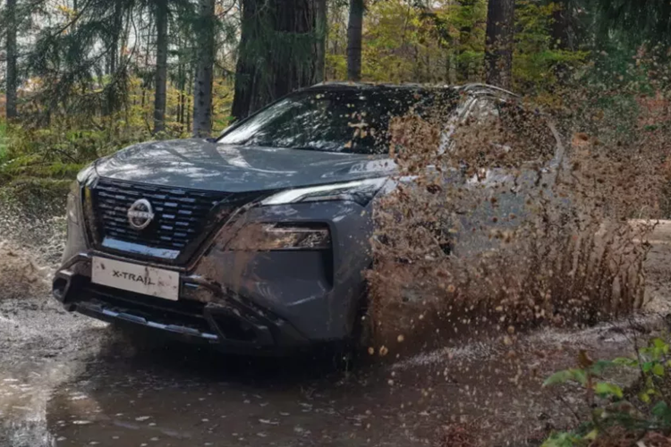 Thay vào đó, N-Trek được bán như một bản trang bị mới của dòng xe này. Giá bán của Nissan X-Trail N-Trek 2024 tại Úc khởi điểm từ 47.290 AUD (khoảng 777 triệu đồng) cho bản 2WD 5 chỗ và 50.390 AUD (828 triệu) cho bản 4WD 7 chỗ.